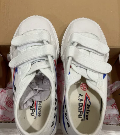 飞跃旗舰店购买的童鞋，尺码30，没穿几次小...