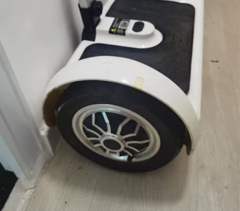 平衡车，原价2千多买的，搬家处理。 伸缩杆...