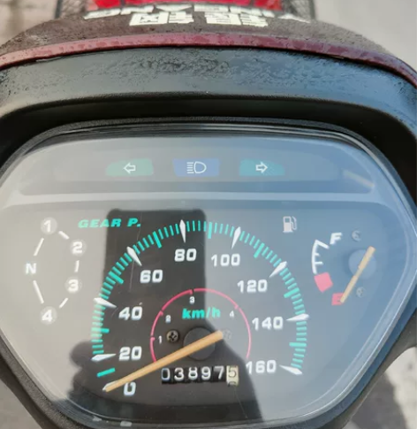 银钢弯梁摩托车，89成新，不到4000公里...