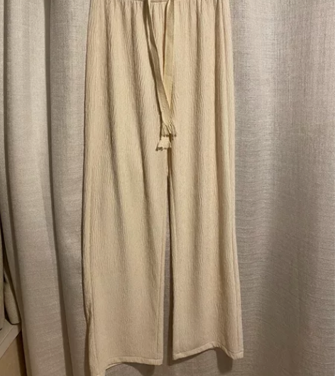 米白色长裤休闲裤薄褶皱 实体店购入 吊牌摘...