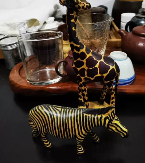 两个非洲木雕一起出，断舍离。 感兴趣的话点...