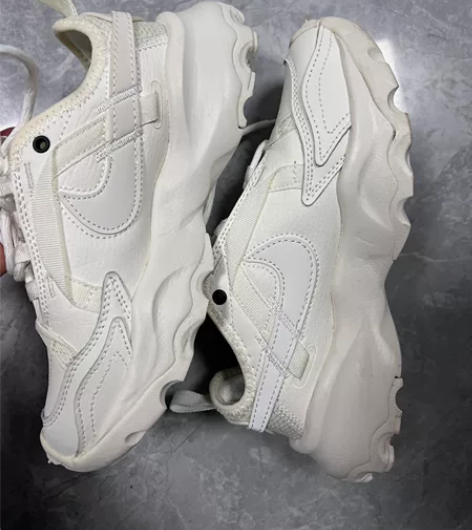 Nike耐克TC 7900女子运动鞋老爹鞋...