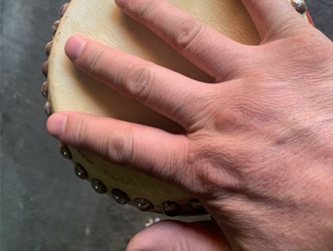 小小鼓，纯牛皮制作，手工艺品挺，一共5个感...