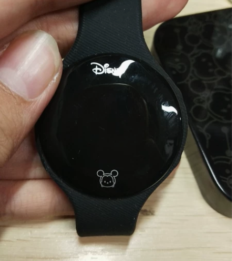 迪士尼联名正港智能手表 USB充电口 只用...