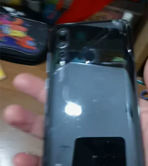 华为NOVA4，高配8+128，原装原屏幕...
