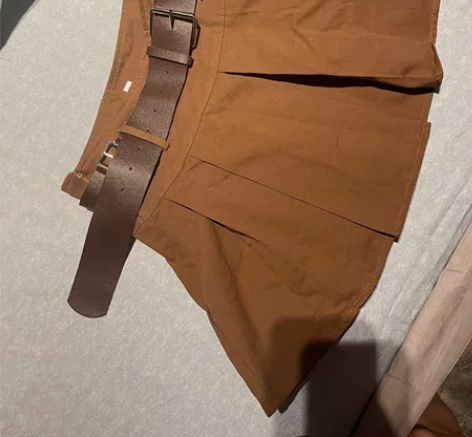 卡其色百褶裙全新带吊牌。很洋气里面是裤衩防...