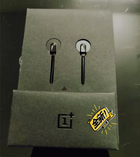 全新一加银耳2t耳机，标签是拆开拍照才撕开...