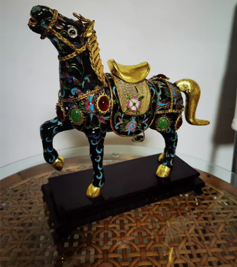 景泰蓝鎏金马摆件。有岁月痕迹见图片，大概尺...