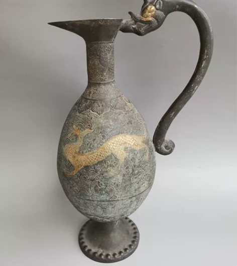 家里动迁，亏本处理：唐代银鎏金穿花龙凤纹龙...