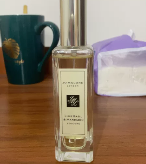 上个月过生日朋友送的祖玛珑香水礼盒，这瓶青...