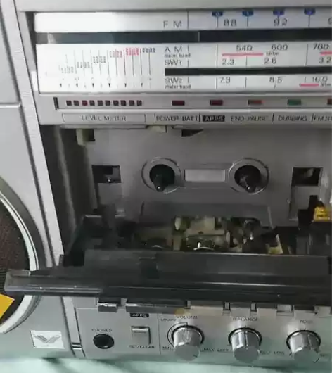 曰本原装进口夏普GF500z四波段收录机，...