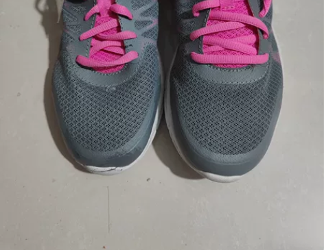 全新正品飞了40.5尺码女士运动鞋 图四五...