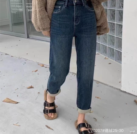 全新加薄绒牛仔裤，萝卜裤款，26码，很厚实...
