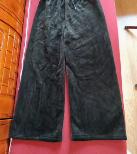 阔腿裤加绒9.9新，黑色。现在瘦了不合适了...