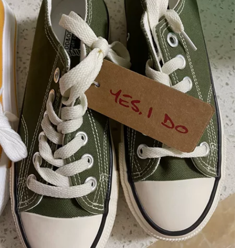 品牌帆布鞋，质量没得说，实体店一百多一双，...