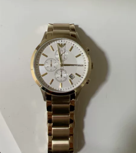 阿玛尼手表只打开了没有带，当时在二七万达买...
