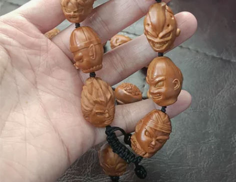 橄榄核雕刻七龙珠.看上直接拍就行 感兴趣的...