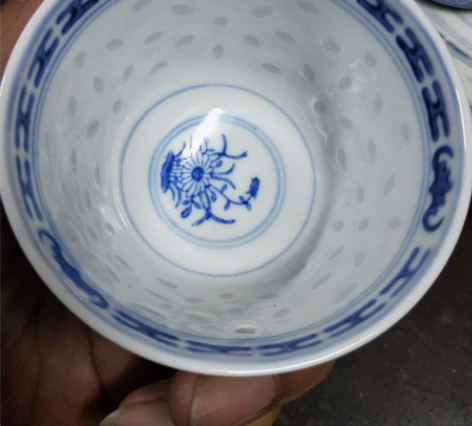 铃铛杯 青花玲珑压手杯 五杯一盘 盘边有个...