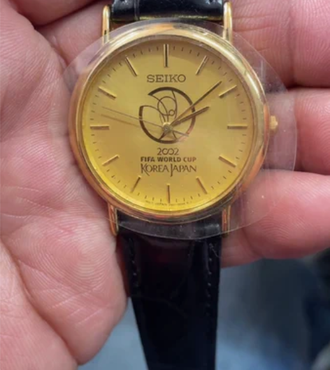 精工2002韩日足球世界杯纪念款手表，如图...
