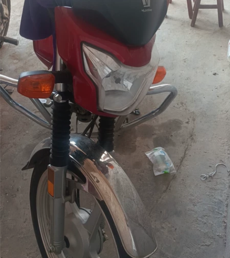 豪爵摩托车150声音小骑起来舒服速度能跑得...