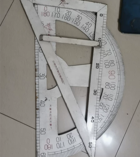 教学用木质量角器，直角板尺，有需要的自取。...