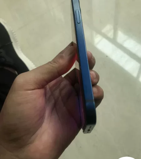 自用闲置苹果12蓝色国行64G 2200容...