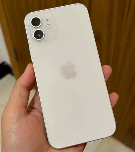 iPhone 12 价格3000RMB 存...