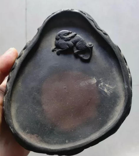 下乡收的清代端砚，做工精美，线条流畅，造型...