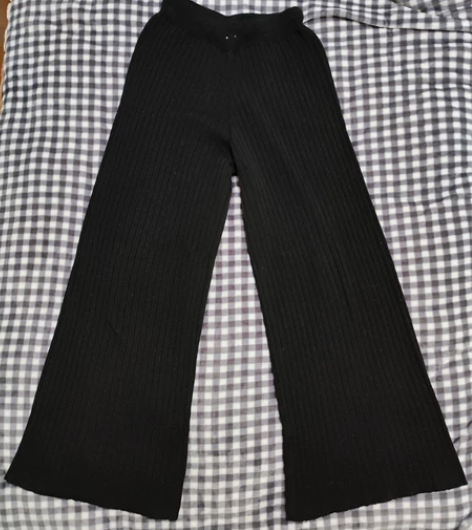 黑色针织阔腿裤均码 感兴趣的话点“我想要”...