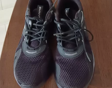 李宁透气跑步鞋，旅游鞋，43码，几乎全新，...