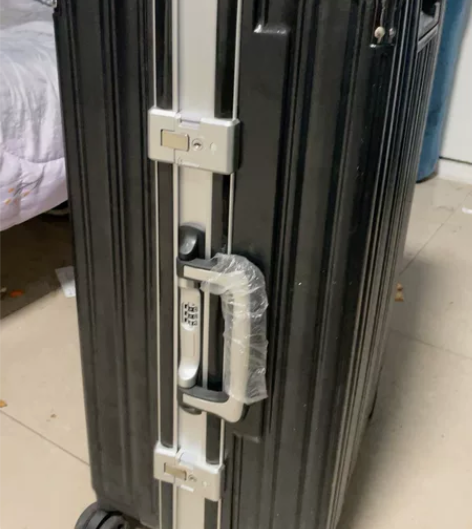 27寸袋鼠行李箱 万达广场买的新的用了三个...