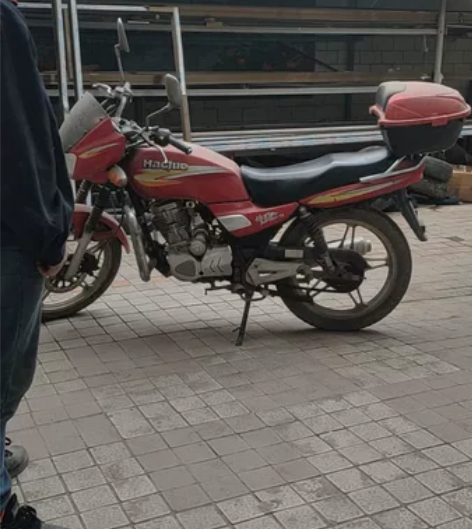 豪爵125摩托车转让，正常骑行，点火着车。...