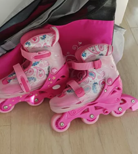 迪士尼全新轮滑鞋，一直没穿过，便宜出，两侧...