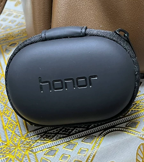 出荣耀耳机 全新未使用朋友送的 在学校用A...