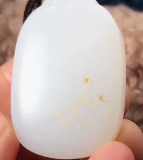 清雅兰花牌厚实饱满无事牌!脂白新疆和田玉作...