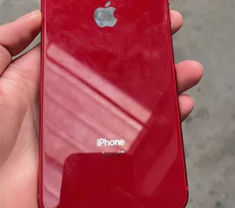 苹果 8Plus  64G，红色。iPho...