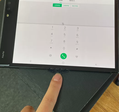 柔宇一代屏幕微微点 几乎看不出来皮子开 8...