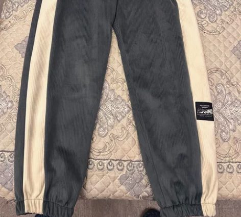 新入手，买大了，灯芯绒，加绒裤，便宜处理了...