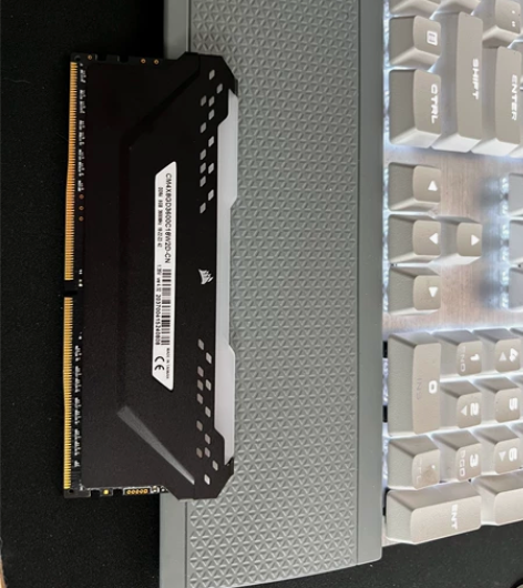 更换配置，出美商海盗船DDR4-3600-...