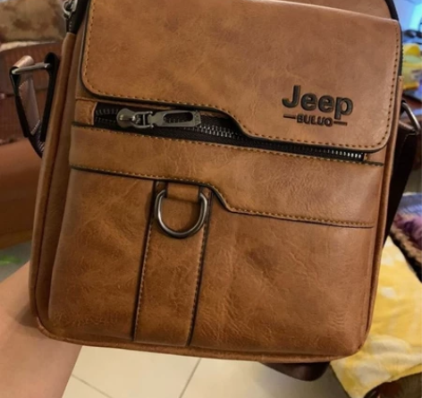 朋友送的生日礼物，没背过，保证全新 真皮质...