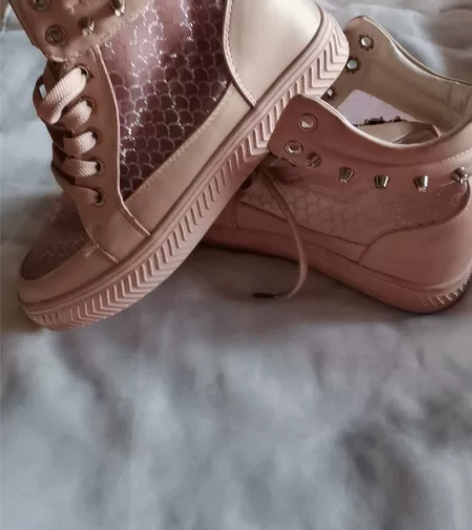 全新，铆钉透气网眼内增高鞋，37码 感兴趣...