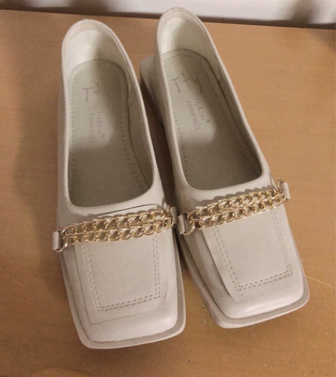 平底方头复古浅口单鞋 码数37，杏色 九成...