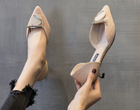 大码女鞋杏色低跟单鞋 2021春款时尚尖头...