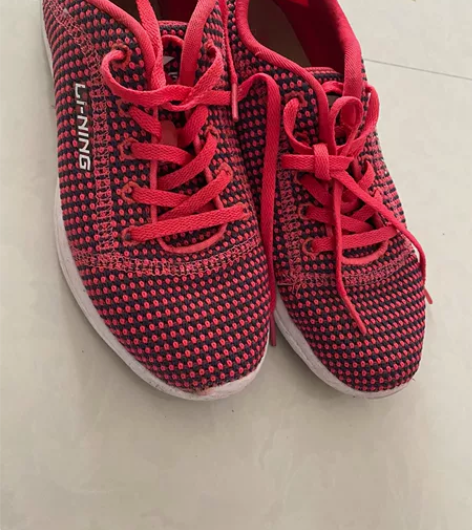 李宁运动跑步鞋，8 新37码 感兴趣的话点...