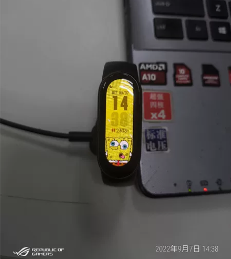 小米手环6nfc，屏幕正常使用痕迹，有微使...