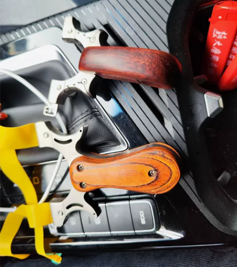 弹弓退坑了不玩了，手感很好。两把弹弓 感兴...