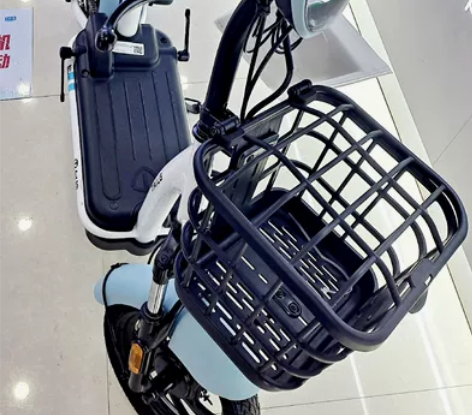 台铃电动车，办理业务送的，全新没有骑过一下...