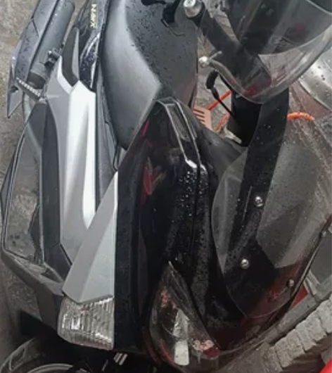 出一台自己用踏板摩托车，证件齐全，保险到明...