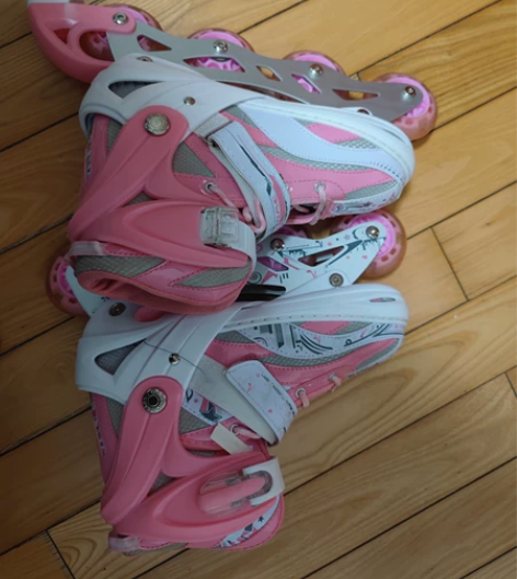 轮滑鞋，38～41码号，可调节码号，九成新...