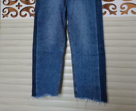 直筒阔腿牛仔裤女 L码，买大了，所以出轻微...